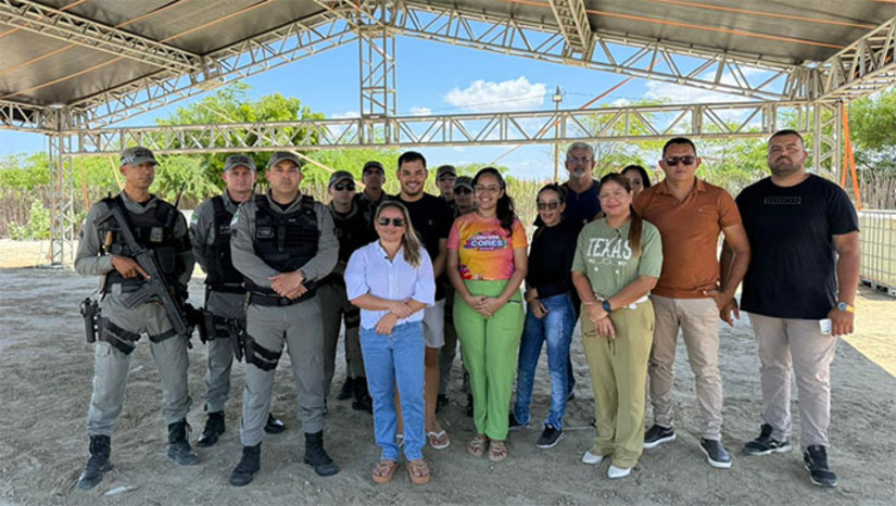 Imagem 1 - A Prefeitura de Grossos realizou uma visita técnica ao local do Luau das Cores 2025, na praia de Pernambuquinho, para definir o esquema de segurança do evento que celebra os 72 anos do município. Mais de 100 agentes atuarão na operação, com reforço da Polícia Militar, segurança privada, bombeiros, equipes especializadas, Conselho Tutelar e monitoramento por câmeras e drones. A prefeita Cinthia Sonale destacou que a segurança é prioridade para garantir que o público aproveite o evento com tranquilidade. Imagem 1 - A Prefeitura de Grossos realizou uma visita técnica ao local do Luau das Cores 2025, na praia de Pernambuquinho, para definir o esquema de segurança do evento que celebra os 72 anos do município. Mais de 100 agentes atuarão na operação, com reforço da Polícia Militar, segurança privada, bombeiros, equipes especializadas, Conselho Tutelar e monitoramento por câmeras e drones. A prefeita Cinthia Sonale destacou que a segurança é prioridade para garantir que o público aproveite o evento com tranquilidade.