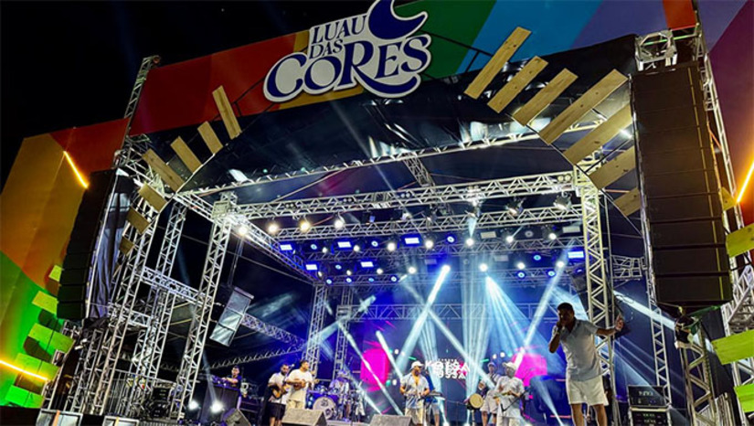 Imagem 1 - A Prefeitura de Grossos montou um forte esquema de segurança para o Luau das Cores 2025, com mais de 100 agentes atuando no evento, incluindo 30 policiais militares, equipes especializadas, segurança privada, bombeiros e o Conselho Tutelar. O público também será monitorado por câmeras e drones. A prefeita Cinthia Sonale ressaltou que a segurança é prioridade para garantir que todos possam aproveitar a festa com tranquilidade. Imagem 1 - A Prefeitura de Grossos montou um forte esquema de segurança para o Luau das Cores 2025, com mais de 100 agentes atuando no evento, incluindo 30 policiais militares, equipes especializadas, segurança privada, bombeiros e o Conselho Tutelar. O público também será monitorado por câmeras e drones. A prefeita Cinthia Sonale ressaltou que a segurança é prioridade para garantir que todos possam aproveitar a festa com tranquilidade.