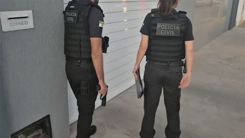 Imagem 1 -  A ação investiga fraudes em uma licitação de limpeza pública no município de Monte Alegre, avaliada em cerca de R$ 5,1 milhões. A apuração aponta indícios de direcionamento do certame, uso de documentos falsos, “laranjas” e irregularidades trabalhistas. Durante a operação, foram realizadas buscas e apreensões, com recolhimento de documentos, equipamentos eletrônicos, veículos e R$ 370 mil em espécie, além do bloqueio de R$ 2,5 milhões em bens. A Justiça determinou a suspensão do contrato, o afastamento de dois secretários municipais e dois servidores, e outras medidas cautelares. 