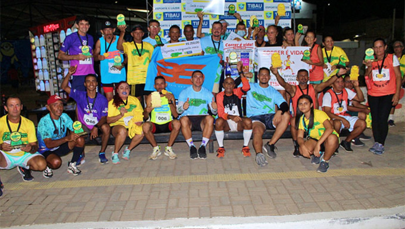 Imagem 1 -  O evento, organizado pela Secretaria de Esporte, premiará com troféus os atletas que alcançarem do primeiro ao quinto lugar em todas as categorias.  Os kits para os corredores inscritos começaram a ser distribuídos nesta sexta-feira (19) no Brisa Mall, localizado na entrada do município.