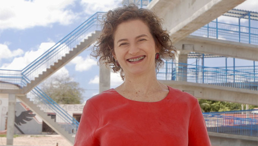 Imagem 1 - Ao longo de quase sete anos na Assembleia Legislativa do Rio Grande do Norte, a deputada Isolda Dantas se destacou por uma atuação legislativa consistente, com mais de 100 leis aprovadas e milhares de proposições apresentadas. Líder entre as deputadas e segunda no ranking geral de proposições, seu mandato é marcado por uma agenda voltada às demandas do povo potiguar, especialmente nas áreas de agricultura familiar, economia solidária, direitos das mulheres, igualdade racial, cultura e educação. Imagem 1 - Ao longo de quase sete anos na Assembleia Legislativa do Rio Grande do Norte, a deputada Isolda Dantas se destacou por uma atuação legislativa consistente, com mais de 100 leis aprovadas e milhares de proposições apresentadas. Líder entre as deputadas e segunda no ranking geral de proposições, seu mandato é marcado por uma agenda voltada às demandas do povo potiguar, especialmente nas áreas de agricultura familiar, economia solidária, direitos das mulheres, igualdade racial, cultura e educação.