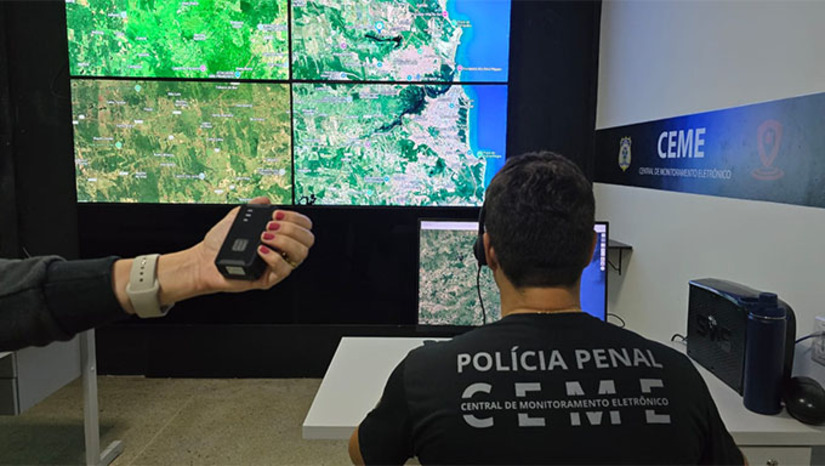 Imagem 1 -  A medida atende a Ação Civil Pública ajuizada pelo Ministério Público, que apontou sucessivas paralisações do processo licitatório, atribuídas a impugnações apresentadas pela empresa Tekgeo, prestadora do serviço por meio de contratos emergenciais. Além de determinar que o Estado conclua o pregão e efetive a contratação, a Justiça ordenou que a empresa se abstenha de apresentar novas impugnações administrativas com base em fundamentos já apreciados pelo Poder Judiciário. Atualmente, duas empresas prestam serviços de monitoramento no RN. 