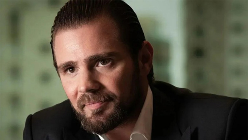 Imagem 1 -  Um famoso advogado recém-contratado para fazer a defesa de Daniel Vorcaro, do extinto Banco Master, tem feito chegar aos meios políticos o recado de que seu cliente esperava mais “engajamento” da classe política na defesa do Banco – e do próprio banqueiro. Enquanto alguns interlocutores entendem como um pedido de ajuda, outros veem como uma ameaça velada: podem surgir novos “vazamentos seletivos” de contratos feitos pelo banco, envolvendo figuras proeminentes.