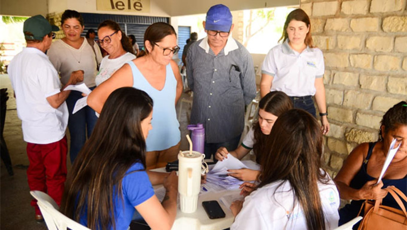 Imagem 1 -  A iniciativa incentiva o pequeno agricultor familiar através do fornecimento gratuito de óleo diesel para o corte de terra na zona rural. A Prefeitura de Mossoró doa 22 litros de óleo diesel para cada família cadastrada, quantidade suficiente para o corte de terra de um hectare. O programa “Semear” existe há mais de 20 anos e ajuda aos produtores rurais das comunidades a produzirem os frutos da terra necessários à subsistência e ao crescimento da renda familiar. A inscrição poderá ser feita dia 16 de janeiro de 2026.