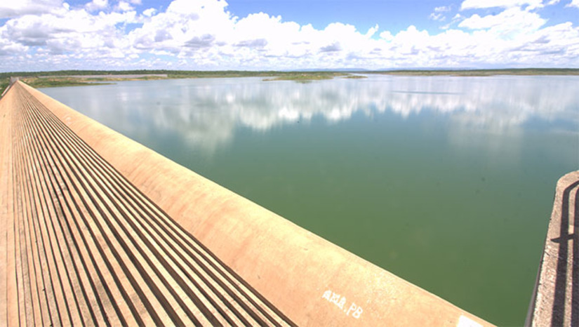 Imagem 1 -  Os maiores reservatórios do Estado Armando Ribeiro Gonçalves, Santa Cruz do Apodi e Umari, apresentaram redução expressiva nos volumes em comparação ao final de 2024. A situação mais crítica está na região do Seridó, que concentra apenas 14% de sua capacidade total, sendo a área com menor acúmulo hídrico do Estado. Reservatórios importantes como Gargalheiras e o açude Dourado também registraram forte diminuição nos volumes armazenados desde o final de 2024.