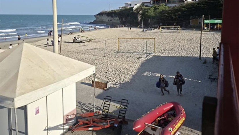 Imagem 1 - O Corpo de Bombeiros Militar intensificou a Operação Verão em Tibau e região para reforçar a segurança no litoral durante o aumento do fluxo de banhistas. Para facilitar o atendimento à população, o Corpo de Bombeiros mantém postos fixos na Praia do Ceará, próximo à Pedra do Chapéu, e na Praia das Emanuelas, garantindo resposta rápida em casos de necessidade. Em situações de emergência, a recomendação é procurar imediatamente uma guarnição no local ou ligar para o número 193. A Operação Verão segue ativa durante todo o período de veraneio no litoral de Tibau. Imagem 1 - O Corpo de Bombeiros Militar intensificou a Operação Verão em Tibau e região para reforçar a segurança no litoral durante o aumento do fluxo de banhistas. Para facilitar o atendimento à população, o Corpo de Bombeiros mantém postos fixos na Praia do Ceará, próximo à Pedra do Chapéu, e na Praia das Emanuelas, garantindo resposta rápida em casos de necessidade. Em situações de emergência, a recomendação é procurar imediatamente uma guarnição no local ou ligar para o número 193. A Operação Verão segue ativa durante todo o período de veraneio no litoral de Tibau.