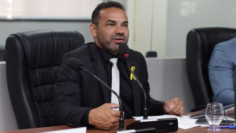 Imagem 1 -  O vereador Alex do Frango (PSD) destinou R$ 746.761,90 em emendas impositivas ao orçamento de 2026 de Mossoró. Os recursos serão aplicados nas áreas de saúde, assistência social e educação, conforme indicação direta do parlamentar.  Do total, mais de R$ 448 mil foram destinados ao programa “Opera Mossoró”, que busca agilizar cirurgias no município. A assistência social recebeu R$ 149.352,38 para o programa “Jovem do Futuro”, e a educação foi contemplada com o mesmo valor para a construção de uma creche no bairro Santa Júlia, na zona oeste da cidade.