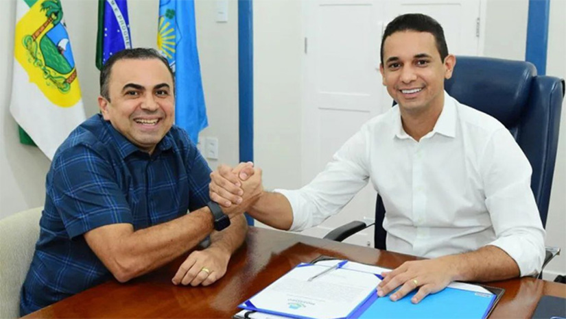Imagem 1 - O prefeito Allyson Bezerra e o vice-prefeito Marcos Medeiros anunciaram as mudanças nesta terça-feira, 6, com mudanças de comando em Infraestrutura, Cultura, Comunicação, Secretaria de Governo, Desenvolvimento Econômico, Administração, Controladoria-Geral do Município, entre outras mudanças em postos de segundo escalão. As mudanças já estão no Diário Oficial do Município. Imagem 1 - O prefeito Allyson Bezerra e o vice-prefeito Marcos Medeiros anunciaram as mudanças nesta terça-feira, 6, com mudanças de comando em Infraestrutura, Cultura, Comunicação, Secretaria de Governo, Desenvolvimento Econômico, Administração, Controladoria-Geral do Município, entre outras mudanças em postos de segundo escalão. As mudanças já estão no Diário Oficial do Município.