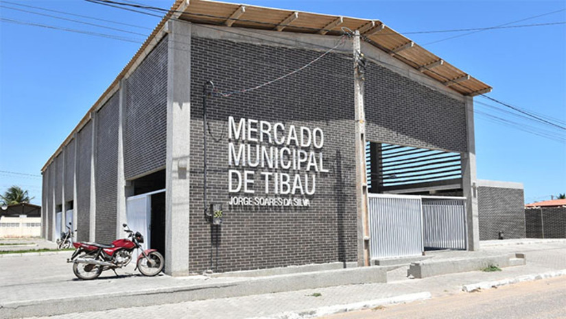 Imagem 1 - O Mercado Municipal de Tibau receberá o 1º Festival Raízes Locais nos dias 11 e 18 de janeiro de 2026, com entrada gratuita e programação cultural nas manhãs de domingo. O evento contará com apresentações de teatro, dança e música, incluindo forró e a Orquestra de Frevo de Marcondes Menezes, além do funcionamento normal dos boxes. A iniciativa é produzida por Carlindo Emanoel, realizada com recursos da Lei Aldir Blanc Estadual e apoiada pela Prefeitura de Tibau, Secretaria de Cultura, BNB Cultural e Grupo Arruaça de Teatro. Imagem 1 - O Mercado Municipal de Tibau receberá o 1º Festival Raízes Locais nos dias 11 e 18 de janeiro de 2026, com entrada gratuita e programação cultural nas manhãs de domingo. O evento contará com apresentações de teatro, dança e música, incluindo forró e a Orquestra de Frevo de Marcondes Menezes, além do funcionamento normal dos boxes. A iniciativa é produzida por Carlindo Emanoel, realizada com recursos da Lei Aldir Blanc Estadual e apoiada pela Prefeitura de Tibau, Secretaria de Cultura, BNB Cultural e Grupo Arruaça de Teatro.