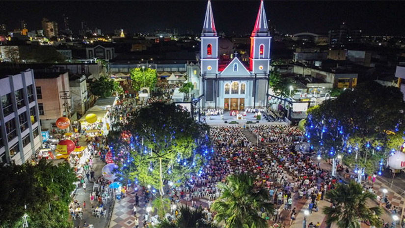 Imagem 1 -  O trabalho foi realizado em parceria com a Câmara de Dirigentes Lojistas de Mossoró e a Diocese de Mossoró. O estudo constatou que Mossoró recebeu visitantes de 48 cidades de nove estados diferentes, ajudando a compor um público 422.086 pessoas. O estudo foi realizado no período de 22 de novembro a 13 de dezembro. Foram pesquisados 1.630 devotos. O estudo será apresentado na próxima terça-feira, dia 13 de janeiro, às 09h no Auditório da Fafic/Uern.