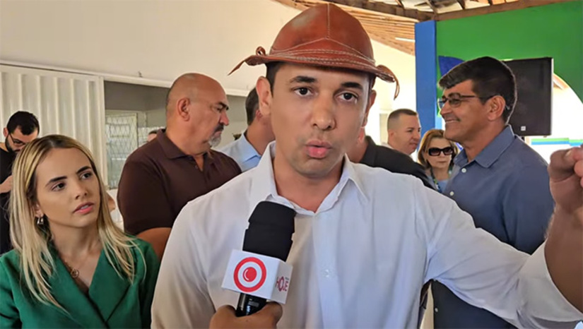 Imagem 1 - Com a decisão do desembargador Ibanez Monteiro, presidente do Tribunal de Justiça do Estado, o prefeito Allyson Bezerra anunciou que vai convocar os 112 professores aprovados de imediato para que possam já começar a trabalhar no início do ano letivo de 2026. Imagem 1 - Com a decisão do desembargador Ibanez Monteiro, presidente do Tribunal de Justiça do Estado, o prefeito Allyson Bezerra anunciou que vai convocar os 112 professores aprovados de imediato para que possam já começar a trabalhar no início do ano letivo de 2026.