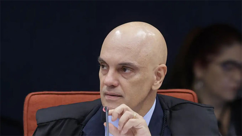 Imagem 1 -  O ex-presidente já foi transferido para o local, mais conhecido como Papudinha, onde deverá cumprir a pena de 27 anos e três meses de prisão por liderar tentativa de golpe de Estado. Na decisão desta quinta, Moraes definiu também que o ex-presidente seja submetido imediatamente a uma junta médica oficial, composta por médicos da Polícia Federal, para avaliação do quadro clínico, das necessidades para o cumprimento da pena e da eventual necessidade de transferência para hospital penitenciário.