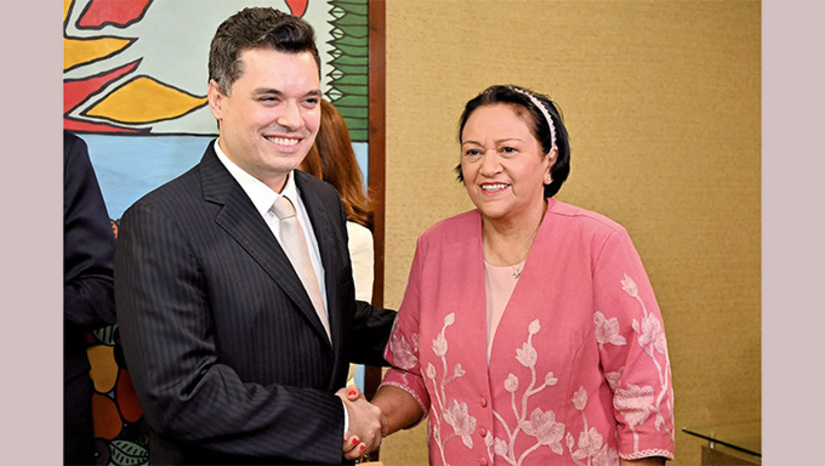 Imagem 1 - O vice-governador Walter Alves informou oficialmente a governadora Fátima Bezerra, que numa eventual renúncia dela ao mandato para concorrer a uma cadeira no Senado, ele não assumiria o Governo do Estado. Renuncia também. Decisão foi comunicada a governadora na manhã desta segunda-feira, 19. Logo em seguida a carta ter sido publicada, os partidos União Brasil, PP e PSD deram boas vindas ao vice-governador Walter Alves ao projeto politico para as eleições 2026. Se confirmando as renúncias, o RN terá eleições indiretas para governador. Imagem 1 - O vice-governador Walter Alves informou oficialmente a governadora Fátima Bezerra, que numa eventual renúncia dela ao mandato para concorrer a uma cadeira no Senado, ele não assumiria o Governo do Estado. Renuncia também. Decisão foi comunicada a governadora na manhã desta segunda-feira, 19. Logo em seguida a carta ter sido publicada, os partidos União Brasil, PP e PSD deram boas vindas ao vice-governador Walter Alves ao projeto politico para as eleições 2026. Se confirmando as renúncias, o RN terá eleições indiretas para governador.