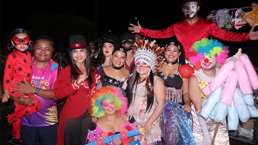 Imagem 1 -  A iniciativa integra a programação carnavalesca do município e reforça o compromisso da Prefeitura em manter viva a tradição cultural que faz parte da identidade do povo grossense.  Com a energia contagiante da Orquestra Frevança, o bloco arrastará a alegria pela Avenida Raimundo Gonçalves de Oliveira, reunindo foliões em um desfile marcado por muita animação, criatividade e cores. O percurso se transforma em um verdadeiro corredor da folia, celebrando o espírito do Carnaval de rua.