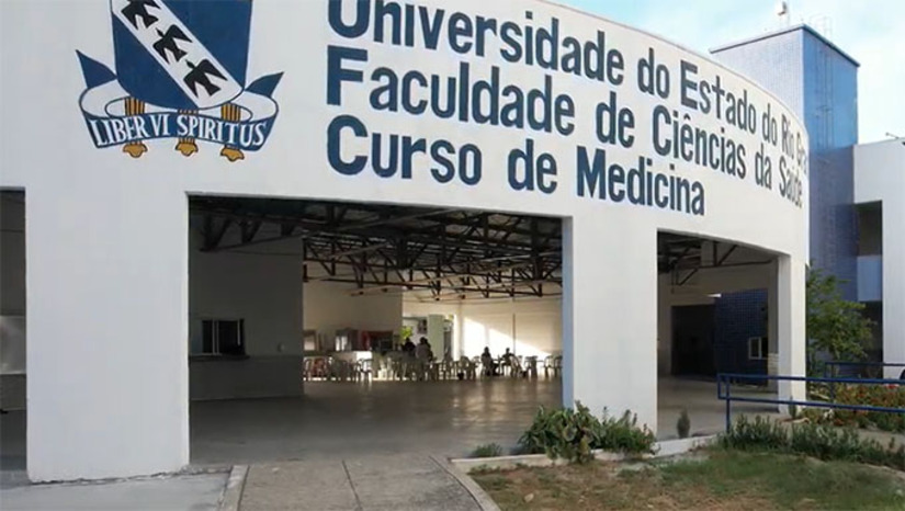 Imagem 1 -  O levantamento apontou diferenças significativas entre as instituições do Rio Grande do Norte, com cursos bem avaliados e outros com desempenho considerado insatisfatório.  A Universidade Federal do Rio Grande do Norte (UFRN) obteve conceito 5, nota máxima atribuída pelo MEC, confirmando excelência na formação médica. Já a Universidade Federal Rural do Semi-Árido (Ufersa), a Universidade do Estado do Rio Grande do Norte (Uern) e a Universidade Potiguar (UNP) alcançaram conceito 4, classificação acima da média nacional e que indica elevado padrão de qualidade e desempenho acadêmico.