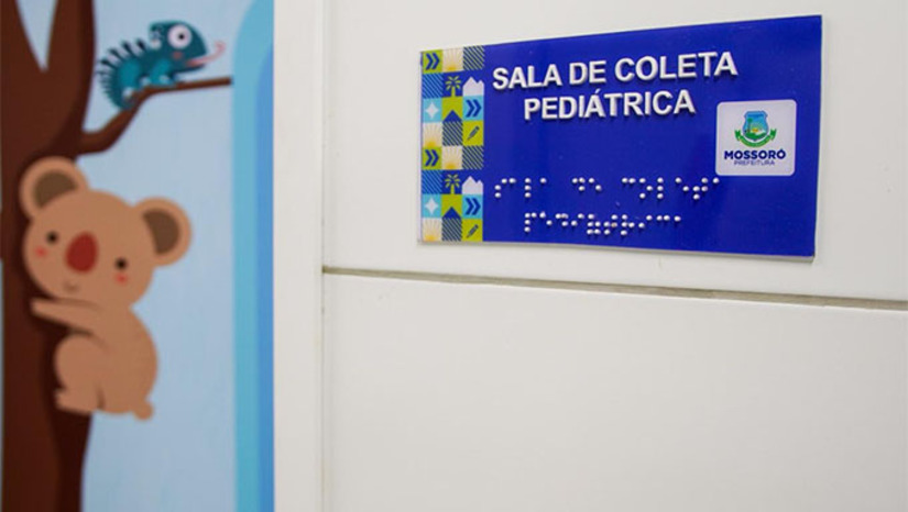 Imagem 1 - O Hospital Municipal de Mossoró possui infraestrutura moderna e totalmente acessível, garantindo atendimento inclusivo a pessoas com deficiência. O prédio foi planejado para oferecer ambientes adaptados, seguros e sinalizados, atendendo às normas de acessibilidade. A unidade conta com consultórios adaptados, banheiros acessíveis, áreas de circulação amplas, rampas, piso tátil, sinalização em braille e mobiliário adequado, assegurando autonomia e dignidade aos usuários. Imagem 1 - O Hospital Municipal de Mossoró possui infraestrutura moderna e totalmente acessível, garantindo atendimento inclusivo a pessoas com deficiência. O prédio foi planejado para oferecer ambientes adaptados, seguros e sinalizados, atendendo às normas de acessibilidade. A unidade conta com consultórios adaptados, banheiros acessíveis, áreas de circulação amplas, rampas, piso tátil, sinalização em braille e mobiliário adequado, assegurando autonomia e dignidade aos usuários.