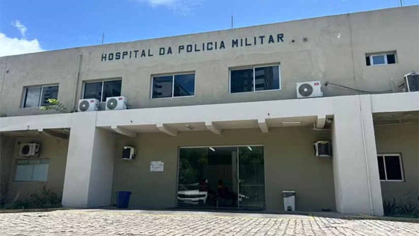Imagem 1 - O paciente é um espanhol, de 58 anos, residente em Tibau do Sul. Ele esteve internado anteriormente na Unidade Mista de Saúde do município para tratamento cardíaco antes de ser transferido para a capital. As amostras foram enviadas para um laboratório de referência em São Paulo, e a Sesap realiza o rastreamento para identificar a origem da contaminação, que ainda não foi determinada. Imagem 1 - O paciente é um espanhol, de 58 anos, residente em Tibau do Sul. Ele esteve internado anteriormente na Unidade Mista de Saúde do município para tratamento cardíaco antes de ser transferido para a capital. As amostras foram enviadas para um laboratório de referência em São Paulo, e a Sesap realiza o rastreamento para identificar a origem da contaminação, que ainda não foi determinada.