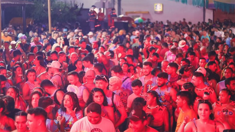 Imagem 1 - Entre os nomes confirmados estão Banda Grafith, Rogerinho e Lucas Boquinha, que lideram a festa e prometem arrastar uma multidão. A programação também conta com Farra de Rico, Renno, Axé Rios, Lucas Lima, Heulinho e Fabiano Jr., garantindo diversidade musical e muito frevo, axé e forró para os foliões. A festa acontece de 14 a 17 de fevereiro, com estrutura organizada, reforço na segurança e uma programação pensada para todos os públicos, mantendo viva a tradição de um dos melhores carnavais da região. Imagem 1 - Entre os nomes confirmados estão Banda Grafith, Rogerinho e Lucas Boquinha, que lideram a festa e prometem arrastar uma multidão. A programação também conta com Farra de Rico, Renno, Axé Rios, Lucas Lima, Heulinho e Fabiano Jr., garantindo diversidade musical e muito frevo, axé e forró para os foliões. A festa acontece de 14 a 17 de fevereiro, com estrutura organizada, reforço na segurança e uma programação pensada para todos os públicos, mantendo viva a tradição de um dos melhores carnavais da região.