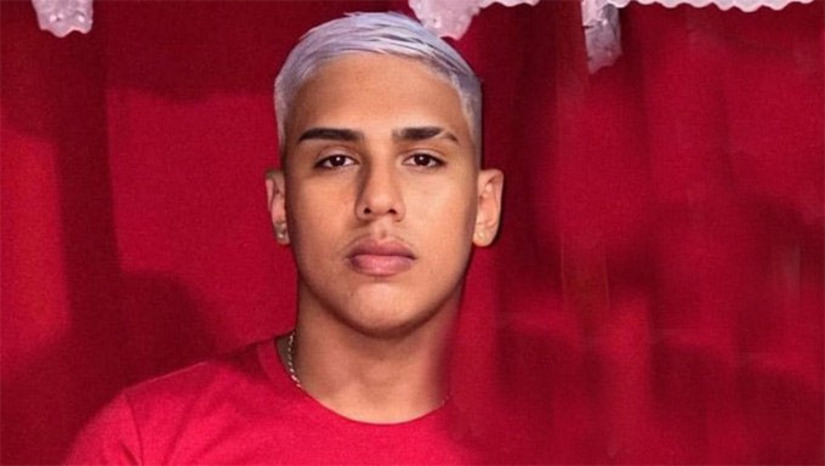 Imagem 1 - Vítima é Alexsandro Leandro de Lira Junior, de 19 anos, que após baleado ainda chegou a ser socorrido, mas os ferimentos eram graves. Os suspeitos do crime teriam fugido numa motocicleta. O caso será investigado pela Divisão de Homicídios e Proteção da Pessoa de Mossoró. Imagem 1 - Vítima é Alexsandro Leandro de Lira Junior, de 19 anos, que após baleado ainda chegou a ser socorrido, mas os ferimentos eram graves. Os suspeitos do crime teriam fugido numa motocicleta. O caso será investigado pela Divisão de Homicídios e Proteção da Pessoa de Mossoró.