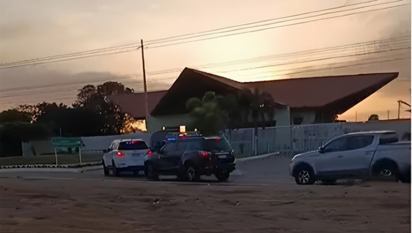 Imagem 1 - Operação é para desarticular um esquema criminoso voltado ao desvio de recursos públicos e fraudes em procedimentos licitatórios. Estão sendo cumpridos 35 mandados de busca e apreensão no Rio Grande do Norte, além da adoção de medidas cautelares e patrimoniais. Um dos endereços visitados pelos agentes da polícia Federal está no Ninho Residencial, em Mossoró-RN. Imagem 1 - Operação é para desarticular um esquema criminoso voltado ao desvio de recursos públicos e fraudes em procedimentos licitatórios. Estão sendo cumpridos 35 mandados de busca e apreensão no Rio Grande do Norte, além da adoção de medidas cautelares e patrimoniais. Um dos endereços visitados pelos agentes da polícia Federal está no Ninho Residencial, em Mossoró-RN.