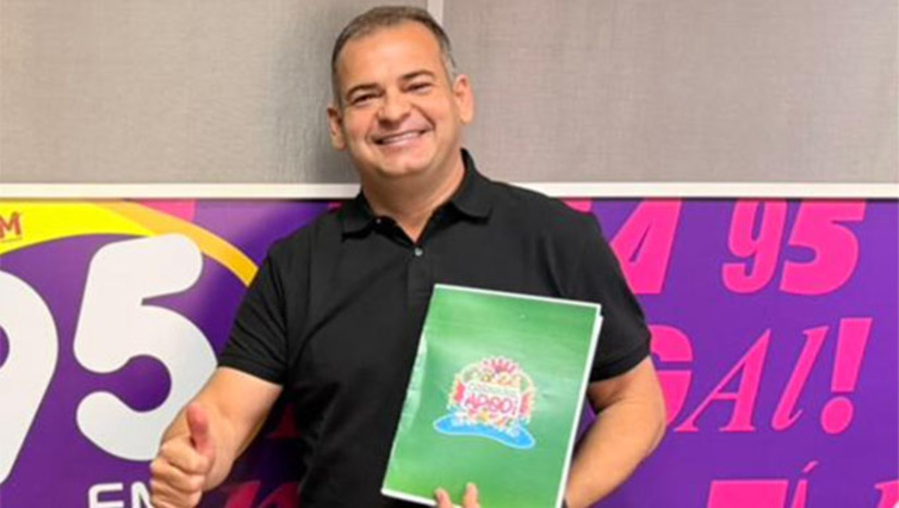 Imagem 1 - O prefeito Sabino anunciou novidades para a terça-feira do Carnaval de Apodi, em formato de dia teste. A programação começa às 15h com Marcynho Sensação, segue com o tradicional arrastão ao som de Dan Ventura e continua sem pausas até os shows no palco, com Kadu Martins e Banda Grafith. A festa vai até, no máximo, 3h da manhã. Também será criado um Polo Cultural com frevo e atrações locais, valorizando a tradição e a cultura do município. Imagem 1 - O prefeito Sabino anunciou novidades para a terça-feira do Carnaval de Apodi, em formato de dia teste. A programação começa às 15h com Marcynho Sensação, segue com o tradicional arrastão ao som de Dan Ventura e continua sem pausas até os shows no palco, com Kadu Martins e Banda Grafith. A festa vai até, no máximo, 3h da manhã. Também será criado um Polo Cultural com frevo e atrações locais, valorizando a tradição e a cultura do município.