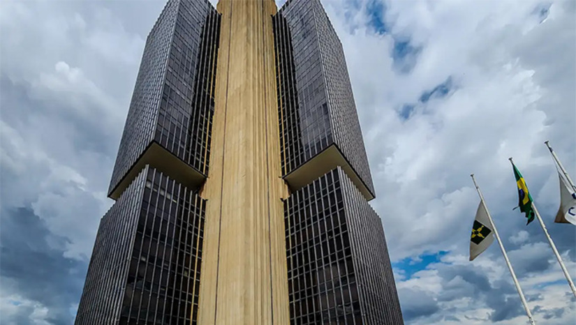 Imagem 1 - Taxa Selic está no maior nível em quase 20 anos, apesar do recuo do dolar e da inflação. No comunicado, o Copom confirmou que deverá começar a reduzir os juros na reunião de março, caso a inflação se mantenha sob controle e não haja surpresas no cenário econômico Imagem 1 - Taxa Selic está no maior nível em quase 20 anos, apesar do recuo do dolar e da inflação. No comunicado, o Copom confirmou que deverá começar a reduzir os juros na reunião de março, caso a inflação se mantenha sob controle e não haja surpresas no cenário econômico
