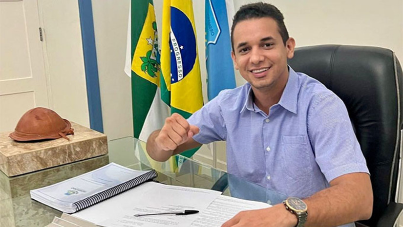 Imagem 1 - O pagamento dentro do mês trabalhado reforça o compromisso da gestão municipal com a valorização dos servidores públicos e com o equilíbrio das contas do município. O pagamento em dia tem sido uma marca da gestão do prefeito Allyson Bezerra desde o primeiro mandato, iniciado em 2021. “O pagamento em dia dos nossos servidores públicos é um compromisso com quem trabalha diariamente para garantir o funcionamento dos serviços públicos de Mossoró”, pontuou Allyson Bezerra. Imagem 1 - O pagamento dentro do mês trabalhado reforça o compromisso da gestão municipal com a valorização dos servidores públicos e com o equilíbrio das contas do município. O pagamento em dia tem sido uma marca da gestão do prefeito Allyson Bezerra desde o primeiro mandato, iniciado em 2021. “O pagamento em dia dos nossos servidores públicos é um compromisso com quem trabalha diariamente para garantir o funcionamento dos serviços públicos de Mossoró”, pontuou Allyson Bezerra.