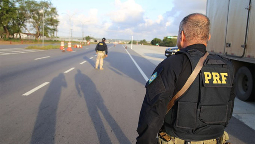 Imagem 1 -  De acordo com balanço da PRF, o ano de 2025 foi encerrado com 102 sinistros de trânsito provocados por condutores alcoolizados nas rodovias federais potiguares. As ocorrências resultaram em 113 pessoas feridas e nove mortes, números que, segundo o órgão, poderiam ter sido evitados caso os motoristas não tivessem associado álcool e direção. Nesta sexta-feira, dia 30 de janeiro, Dia Nacional de Conscientização Álcool Zero no Trânsito, a PRF realiza ações educativas nas rodovias que cortam o RN. Motoristas serão abordados para receber orientações sobre os riscos da combinação entre álcool e direção.