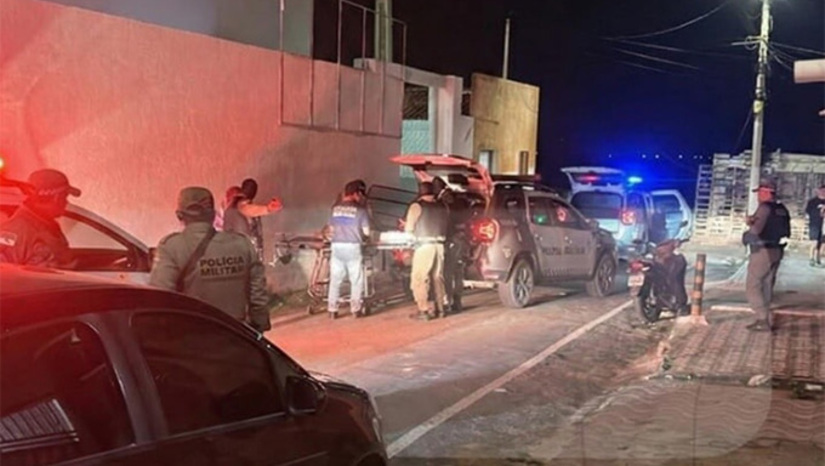 Imagem 1 - Os ataques as residências aconteceram nas madrugadas de sábado e domingo no bairro Barrocas, em Mossoró, que também registrou o assassinato de Francisco de Assis Silva Pinheiro, de 60 anos, no início da manhã do sábado, estrada de acesso a comunidade de Alagoinhas. Também aconteceu ataque a tiros com morte na Serra do Mel e uma intensa troca de tiros entre bandidos e policiais, com a morte de dois suspeitos, em Areia Branca-RN. Imagem 1 - Os ataques as residências aconteceram nas madrugadas de sábado e domingo no bairro Barrocas, em Mossoró, que também registrou o assassinato de Francisco de Assis Silva Pinheiro, de 60 anos, no início da manhã do sábado, estrada de acesso a comunidade de Alagoinhas. Também aconteceu ataque a tiros com morte na Serra do Mel e uma intensa troca de tiros entre bandidos e policiais, com a morte de dois suspeitos, em Areia Branca-RN.