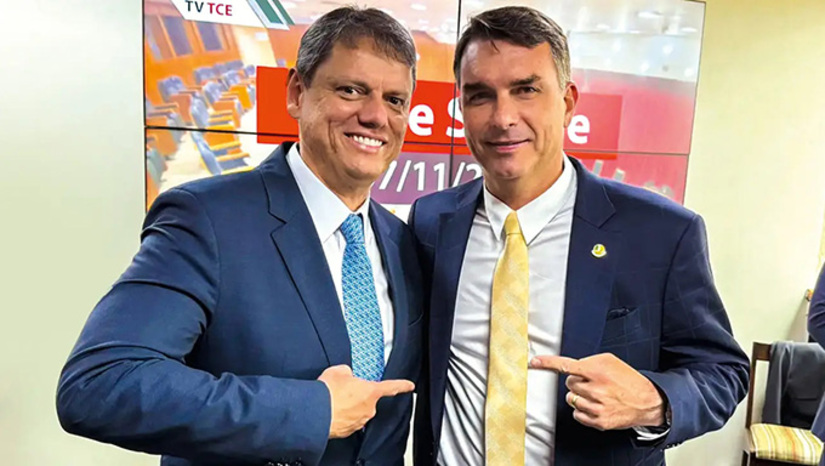 Imagem 1 - A equação é simples: Tarcísio de Freitas (Rep), o governador de São Paulo, sempre disse que era candidato à reeleição, nunca falou em Planalto. Quem quer ver Tarcísio presidente, hoje, é a Febraban, CNA e CNI, entidades controladas por bancos, agronegócio e indústria que, tradicionalmente, criam agendas propositivas para candidatos e almejam lançar um nome que lhes atenda. Mais, na COLUNA ESPLANADA Imagem 1 - A equação é simples: Tarcísio de Freitas (Rep), o governador de São Paulo, sempre disse que era candidato à reeleição, nunca falou em Planalto. Quem quer ver Tarcísio presidente, hoje, é a Febraban, CNA e CNI, entidades controladas por bancos, agronegócio e indústria que, tradicionalmente, criam agendas propositivas para candidatos e almejam lançar um nome que lhes atenda. Mais, na COLUNA ESPLANADA