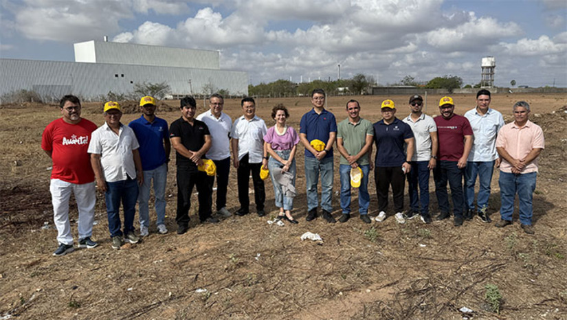 Imagem 1 - A visita faz parte de uma estratégia mais ampla para atrair investimentos reais ao RN, focando na geração de emprego e condições de trabalho para os trabalhadores, além de fomentar a indústria na região Oeste. Os investidores avaliaram a infraestrutura atual e a logística privilegiada de Mossoró para o escoamento de produtos. Para Isolda Dantas, a iniciativa dialoga com um projeto de desenvolvimento que conecta indústria, agricultura familiar e interiorização das oportunidades no Rio Grande do Norte. Imagem 1 - A visita faz parte de uma estratégia mais ampla para atrair investimentos reais ao RN, focando na geração de emprego e condições de trabalho para os trabalhadores, além de fomentar a indústria na região Oeste. Os investidores avaliaram a infraestrutura atual e a logística privilegiada de Mossoró para o escoamento de produtos. Para Isolda Dantas, a iniciativa dialoga com um projeto de desenvolvimento que conecta indústria, agricultura familiar e interiorização das oportunidades no Rio Grande do Norte.