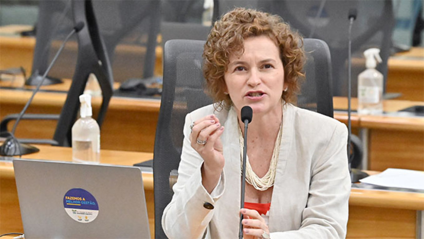 Imagem 1 -  Durante sessão na Assembleia Legislativa do RN, a deputada Isolda Dantas (PT) destacou um ato público do Movimento de Luta nos Bairros, Vilas e Favelas em defesa do direito à moradia. A parlamentar criticou uma lei aprovada pela Casa, vetada pelo Executivo e posteriormente derrubada, que impede pessoas em ocupações de receber assistência do Estado. Isolda afirmou que a medida penaliza a população mais vulnerável e reforçou seu apoio ao movimento, defendendo a inconstitucionalidade da norma e a garantia de dignidade e moradia para quem mais precisa.