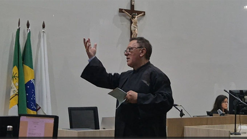 Imagem 1 -  Promotor Armando Lúcio Ribeiro não concordou com o resultado do julgamento e recorreu para que Luiz Dom Diego, o Pombinha, que já tem condenação por dois homicídios e assalto, seja submetido a outro julgamento. Os trabalhos do Tribunal do Júri Popular desta terça-feira, 10, começaram às 9 horas e terminou no início da tarde, com o anúncio da sentença de absolvição do réu.