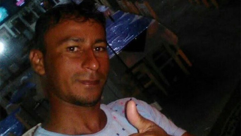 Imagem 1 -  O agricultor Israel Ferreira da Silva, de 42 anos, foi executado em uma emboscada no bairro Garilândia, em Apodi, na tarde desta terça-feira (10). A Polícia Militar isolou o local e encontrou a motocicleta da vítima ao lado do corpo. A Polícia Civil e a Polícia Científica realizaram a perícia, e o caso será investigado pelas autoridades, que apuram possível relação com crimes anteriores envolvendo familiares da vítima.