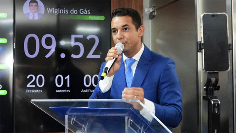 Imagem 1 - O prefeito Allyson apresentou um balanço das principais ações de sua gestão, destacando obras como o Complexo Viário 15 de Março, que será entregue em março, além de investimentos na educação, com programas de intercâmbio nacional e internacional — incluindo o envio de 10 alunos da rede municipal para Londres. Também ressaltou a construção de uma adutora que beneficiará comunidades da zona rural, ampliando a segurança hídrica. Ao final, anunciou que renunciará ao cargo no fim de março, quando o vice-prefeito Marcos Medeiros assumirá a Prefeitura. Allyson confirmou ainda que atenderá ao chamado popular para disputar a pré-candidatura ao Governo do Estado. Imagem 1 - O prefeito Allyson apresentou um balanço das principais ações de sua gestão, destacando obras como o Complexo Viário 15 de Março, que será entregue em março, além de investimentos na educação, com programas de intercâmbio nacional e internacional — incluindo o envio de 10 alunos da rede municipal para Londres. Também ressaltou a construção de uma adutora que beneficiará comunidades da zona rural, ampliando a segurança hídrica. Ao final, anunciou que renunciará ao cargo no fim de março, quando o vice-prefeito Marcos Medeiros assumirá a Prefeitura. Allyson confirmou ainda que atenderá ao chamado popular para disputar a pré-candidatura ao Governo do Estado.