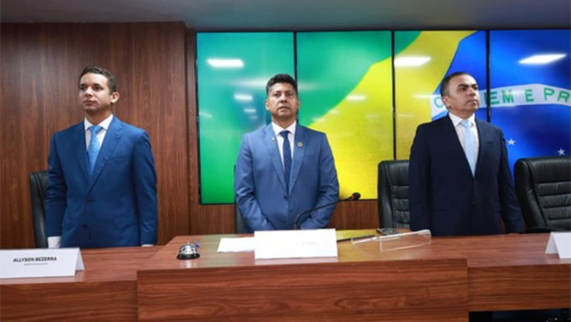 Imagem 1 -  A Câmara Municipal de Mossoró abriu oficialmente os trabalhos legislativos de 2026 com a leitura da mensagem anual do prefeito Allyson Bezerra. O presidente da Câmara, vereador Genilson Alves, ressaltou conquistas do Legislativo, como a obtenção do Selo Ouro em Transparência Pública concedido pelo TCE-RN. As sessões ordinárias seguem às terças e quartas-feiras, com transmissão pela TV Câmara e pelo YouTube oficial da Casa.