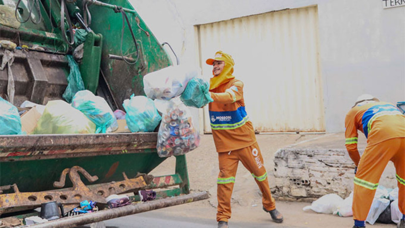 Imagem 1 -  Com alerta de chuvas do Instituto Nacional de Meteorologia, a Prefeitura de Mossoró reforça que a população deve respeitar os horários de coleta e evitar descarte irregular, sujeito a multa e crime ambiental. Durante o Carnaval, haverá ajuste na coleta na segunda-feira (16/02/2026), mantendo apenas serviços essenciais. A normalização ocorre na terça (17/02).