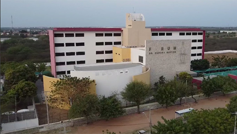Imagem 1 -  Desenvolvimento alta velocidade e apresentando sinais de embriaguez, Lucas Vincius atropelou e matou Netão Veras no dia 22 de março de 2025, em frente ao Porreta Burg, na Av. Abel Coelho, no Abolição III. Após a audiência de instrução e julgamento, ocorrida nesta sexta-feira, 20, o próximo passo é o processor receber as considerações do Ministério Público Estadual e também do advogado de defesa. Com estas informações, o juiz Vagnos Kelly decide se leva o caso a Julgamento Popular ou não. Isto deve ocorrer nos próximos dois meses.