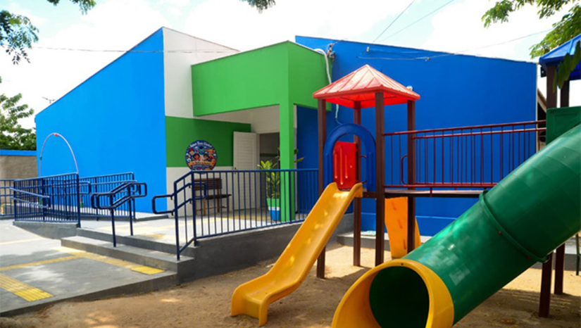 Imagem 1 -  Veja lista de escolas que já foram reformadas, ampliadas, estruturadas e construídas e equipadas em Mossoró de 2021 aos dias atuais.  “A UEI Noeme Borges agora será entregue à população mossoroense completamente revitalizada. A escola é toda climatizada, com acessibilidade", destaca o secretário Leonardo Dantas. O prefeito Allyson Bezerra e o vice-prefeito Marcos Medeiros, estão sendo aguardados na entrega.