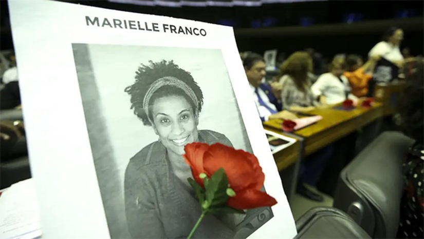 Imagem 1 -  Marielle e Anderson foram fuzilados no dia 14 de março de 2018, em Estádio, região Central do Rio de Janeiro. Os executores Roni Lessa e Élcio Queiroz já foram condenados e estão cumprindo a sentença. Nesta terça, começa o julgamento dos mandantes: Domingos Brazão, Chiquinho, Rivaldo Barbosa, Ronald Alves e Robson Calixto. Veja COMO ASSISTIR AO VIVO