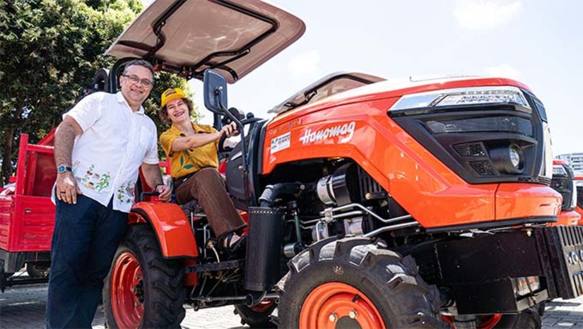 Imagem 1 -  A deputada estadual Isolda Dantas participou do lançamento do Programa Mecaniza RN e da Safra 2026 do Algodão Agroecológico. O programa vai distribuir 400 máquinas agrícolas, fortalecendo a agricultura familiar. Isolda destacou seu apoio à iniciativa, com destinação de emendas e defesa de políticas voltadas à mecanização, agroecologia e desenvolvimento rural sustentável. Além da destinação de emendas, Isolda integra a força-tarefa que articula a implantação de uma fábrica chinesa de pequenas máquinas agrícolas em Mossoró, projeto que poderá transformar o RN em polo regional de produção de equipamentos voltados à agricultura familiar. 