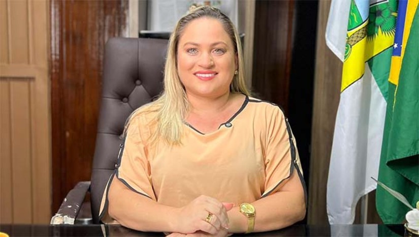 Imagem 1 -  Na ocasião, a chefe do Executivo apresentará um balanço das ações desenvolvidas ao longo de sua gestão, prestando contas à população e aos vereadores, além de anunciar as metas e prioridades para o novo ano administrativo.  Desde o início do mandato, Cinthia Sonale tem pautado sua atuação pela transparência, pelo diálogo institucional e pela participação popular, promovendo iniciativas que impactam diretamente a qualidade de vida da comunidade. Durante a mensagem, um dos destaques será o conjunto de obras e investimentos do programa Acelera Grossos, que vem impulsionando o desenvolvimento do município.