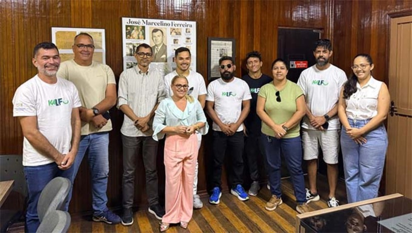 Imagem 1 - A confirmação do evento ocorreu após reunião entre a prefeita Cinthia Sonale e a Associação Brasileira de Kitesurf. O evento acontecerá de 10 a 13 de dezembro em Grossos-RN e reunirá atletas nacionais e internacionais, reforçando o potencial esportivo e turístico do município, conhecido pelos ventos favoráveis à prática do esporte. A gestão municipal destaca que a competição deve impulsionar a economia local, movimentando setores como hotelaria, gastronomia e comércio, além de dar maior visibilidade à cidade no cenário nacional e internacional. Imagem 1 - A confirmação do evento ocorreu após reunião entre a prefeita Cinthia Sonale e a Associação Brasileira de Kitesurf. O evento acontecerá de 10 a 13 de dezembro em Grossos-RN e reunirá atletas nacionais e internacionais, reforçando o potencial esportivo e turístico do município, conhecido pelos ventos favoráveis à prática do esporte. A gestão municipal destaca que a competição deve impulsionar a economia local, movimentando setores como hotelaria, gastronomia e comércio, além de dar maior visibilidade à cidade no cenário nacional e internacional.