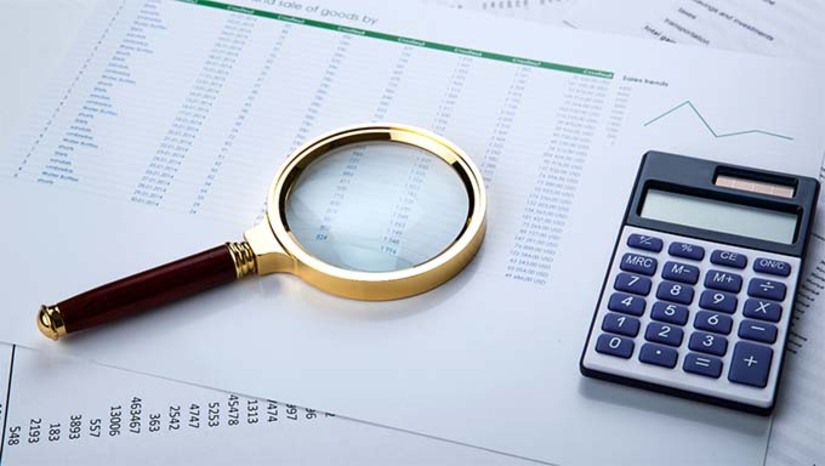 Imagem 1 - O MPRN denunciou 16 pessoas por participação em um esquema de fraudes financeiras que causou prejuízo superior a R$ 3,8 milhões. O grupo criava empresas de fachada para obter empréstimos e financiar veículos que não eram pagos, utilizando documentos falsos e “laranjas”. Segundo a investigação, os líderes coordenavam as operações com apoio de um contador e outros integrantes. O Ministério Público pediu a divisão do processo em ações penais e o bloqueio de bens para ressarcir as vítimas. Imagem 1 - O MPRN denunciou 16 pessoas por participação em um esquema de fraudes financeiras que causou prejuízo superior a R$ 3,8 milhões. O grupo criava empresas de fachada para obter empréstimos e financiar veículos que não eram pagos, utilizando documentos falsos e “laranjas”. Segundo a investigação, os líderes coordenavam as operações com apoio de um contador e outros integrantes. O Ministério Público pediu a divisão do processo em ações penais e o bloqueio de bens para ressarcir as vítimas.