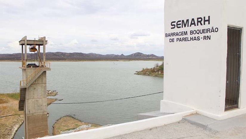 Imagem 1 - Relatório do IGARN aponta aumento no volume dos 69 reservatórios monitorados no Rio Grande do Norte, que agora acumulam 37,62% da capacidade total, após as chuvas das últimas semanas. A barragem Dinamarca, em Serra Negra do Norte, atingiu 100% e começou a sangrar, enquanto outros 35 mananciais também registraram recarga significativa. Apesar da melhora, 20 reservatórios seguem em estado de alerta, com menos de 10% da capacidade, e o órgão reforça a necessidade de uso racional da água. Imagem 1 - Relatório do IGARN aponta aumento no volume dos 69 reservatórios monitorados no Rio Grande do Norte, que agora acumulam 37,62% da capacidade total, após as chuvas das últimas semanas. A barragem Dinamarca, em Serra Negra do Norte, atingiu 100% e começou a sangrar, enquanto outros 35 mananciais também registraram recarga significativa. Apesar da melhora, 20 reservatórios seguem em estado de alerta, com menos de 10% da capacidade, e o órgão reforça a necessidade de uso racional da água.
