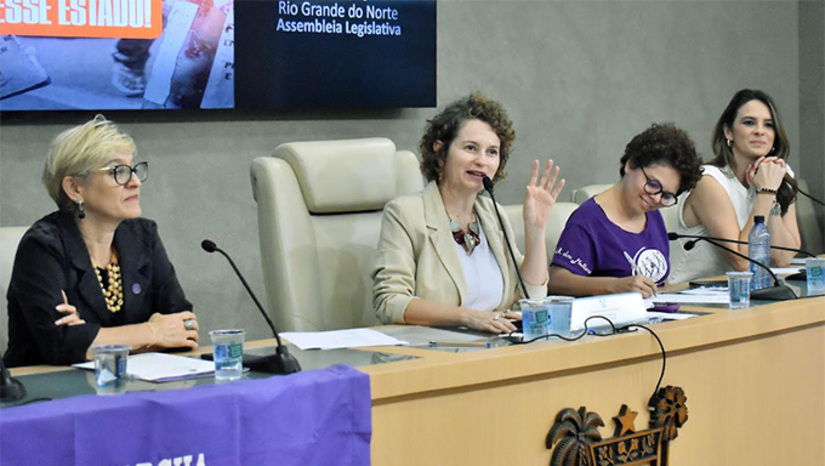 Imagem 1 -  A Lei criando a politica estadual do Cuidado, de autoria da deputada estadual Isolda Dantas, do PT, foi aprovado nesta quarta-feira, 4, na Assembleia Legislativa e agora segue para sanção da governadora Fátima Bezerra. "Hoje o Rio Grande do Norte corrige uma distorção histórica e assume que cuidar é produzir vida, é gerar riqueza social e é responsabilidade coletiva”, diz a deputada Isolda Dantas.
