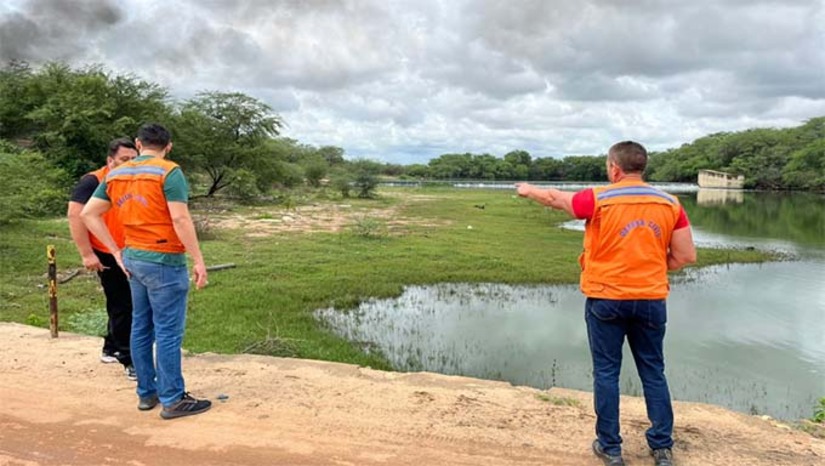 Imagem 1 -  O INMET mantém Mossoró em alerta laranja de perigo para chuvas intensas até esta sexta-feira (6), com risco de alagamentos, quedas de árvores, descargas elétricas e possíveis interrupções de energia. A Defesa Civil orienta a população a evitar áreas alagadas, locais abertos e contato com objetos metálicos durante tempestades. O órgão também pede atenção a sinais de risco em casas e terrenos e segue monitorando o nível do Rio Mossoró, com atendimento 24 horas pelo telefone 199.