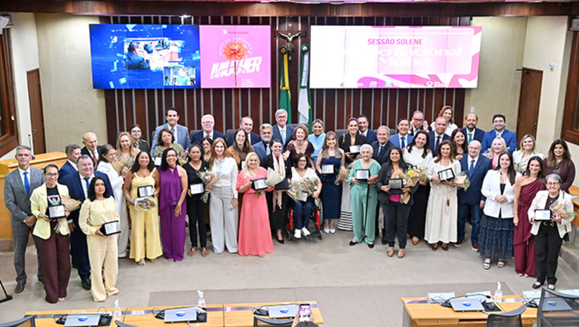 Imagem 1 - Da região Oeste, receberam homenagens a reitora Cilicia Maia, a prefeita Cintia Sonale e a diretora geral do Hospital Maternidade Almeiad Castro, Larizza Queiroz. Ao todo, foram homenageados 23 mulheres, em sessão extraordinária realizada na tarde deste dia 10 de março de 2025 na Assembléia Legislativa do Rio Grande do Norte. Foto: João Gilberto Imagem 1 - Da região Oeste, receberam homenagens a reitora Cilicia Maia, a prefeita Cintia Sonale e a diretora geral do Hospital Maternidade Almeiad Castro, Larizza Queiroz. Ao todo, foram homenageados 23 mulheres, em sessão extraordinária realizada na tarde deste dia 10 de março de 2025 na Assembléia Legislativa do Rio Grande do Norte. Foto: João Gilberto
