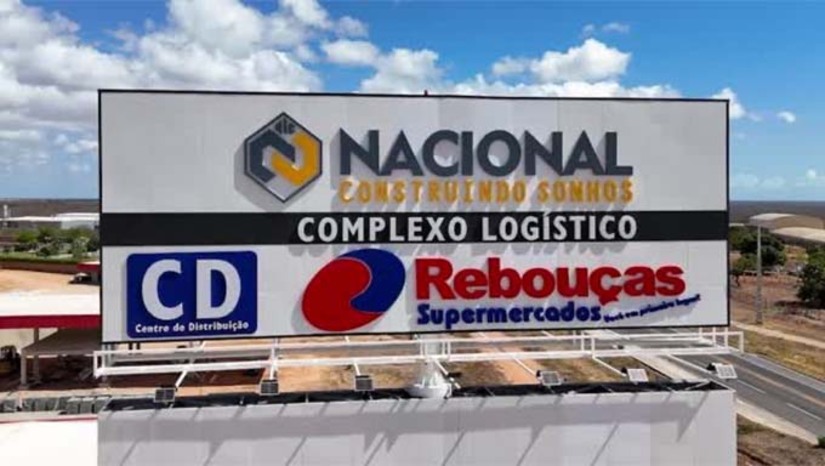 Imagem 1 - A gestão do prefeito Allyson Bezerra avançou no projeto de construção do novo Estádio Nogueirão com a apresentação de proposta da empresa mossoroense Nacional Incorporadora e Construtora LTDA, administrada pelo empresário Júnior Rebouças no processo licitatório. O plano prevê, por meio de parceria com a iniciativa privada, a construção de um novo estádio ao mesmo tempo em que viabiliza a implantação de um novo complexo administrativo para o município. A apresentação de proposta por um grupo empresarial da própria cidade representa um avanço concreto no projeto e reforça o compromisso da gestão Allyson Bezerra em viabilizar um novo Nogueirão. Imagem 1 - A gestão do prefeito Allyson Bezerra avançou no projeto de construção do novo Estádio Nogueirão com a apresentação de proposta da empresa mossoroense Nacional Incorporadora e Construtora LTDA, administrada pelo empresário Júnior Rebouças no processo licitatório. O plano prevê, por meio de parceria com a iniciativa privada, a construção de um novo estádio ao mesmo tempo em que viabiliza a implantação de um novo complexo administrativo para o município. A apresentação de proposta por um grupo empresarial da própria cidade representa um avanço concreto no projeto e reforça o compromisso da gestão Allyson Bezerra em viabilizar um novo Nogueirão.
