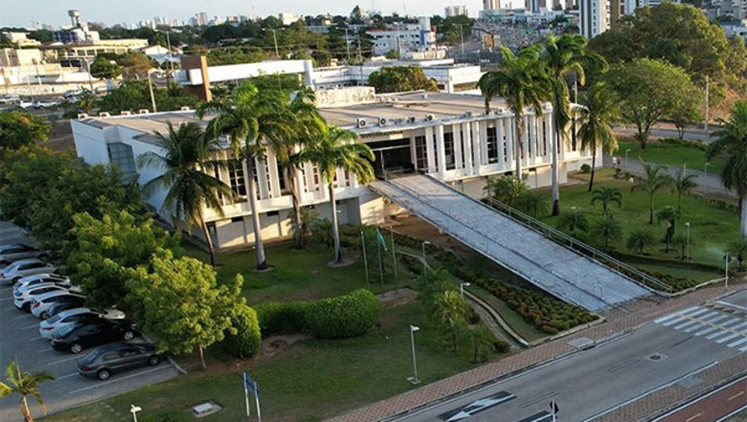 Imagem 1 -  O Governo do RN lançou o primeiro Concurso Público Unificado estadual, com 175 vagas além de formação de cadastro de reserva, para o Detran, Ceasa e Ipern, destinadas a níveis médio e superior. As inscrições ocorrem de 18 de março a 24 de abril, pela internet. As provas serão realizadas em Natal, Mossoró e Caicó, e o concurso terá validade de dois anos, podendo ser prorrogado. A organização do certame ficará a cargo do Instituto Avalia. 